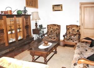 Charming villa with mountain view in Pedraça, pool