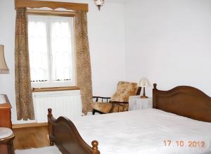 Charming villa with mountain view in Pedraça, pool