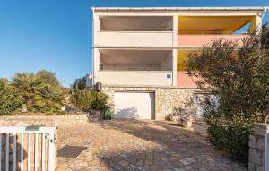 2 Bedroom Amazing Apartment In Smokvica