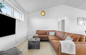 Cozy Home In Hadsund With Sauna