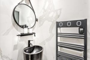 Bourd- Beyond Eiffel Tower Stylish Terrace Apartment