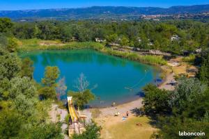 Campings Mobil-home 6 personnes chez Vonvon : photos des chambres