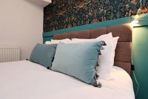 Studio - Kitchen - Parking - Ideal for Contractors