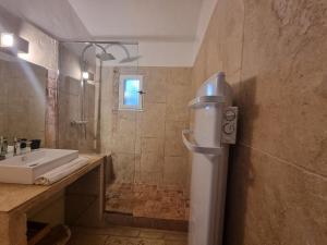 Villages vacances Les Garrigues de la Vallee des Baux : photos des chambres