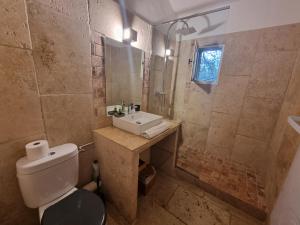 Villages vacances Les Garrigues de la Vallee des Baux : photos des chambres