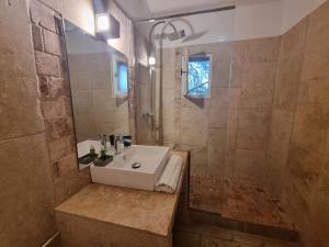 Villages vacances Les Garrigues de la Vallee des Baux : photos des chambres