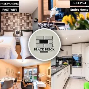 Black Brick Accommodation - sleeps 4 - PE1 - Fast Wifi - Free Parking - March