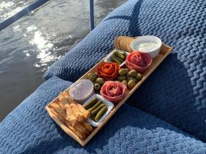 Stunning Classic Dutch Barge near Henley & Marlow