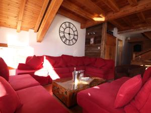 Chalets Charming Chalet w/ Mountain & Slope Views, Jacuzzi : photos des chambres