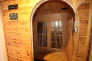 Chalets Charming Chalet w/ Mountain & Slope Views, Jacuzzi : photos des chambres