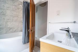 Swift Host - 4 Bedrooms - Golden Triangle - Parking