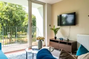 Stylish 2BR 2BA Apartment Colindale With Balcony - Colindale
