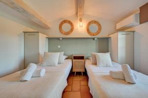 Villages vacances Les Garrigues de la Vallee des Baux : photos des chambres