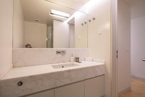 Castelo Superior Two Bedroom Apartment by Les Deux Mariettes