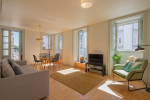 Castelo Superior Two Bedroom Apartment by Les Deux Mariettes