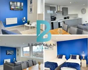 Two Bedroom Flat by Brookland Stays Serviced Accommodation Short Lets Leeds with Free WiFi - Apperley Bridge