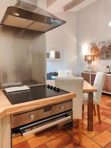 Villages vacances Les Garrigues de la Vallee des Baux : photos des chambres