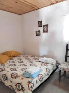 Comfortable house in Cortes do Meio with garden