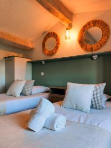 Villages vacances Les Garrigues de la Vallee des Baux : photos des chambres