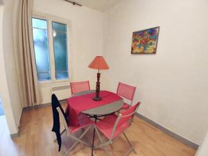 Maisons de vacances Maison confortable a Montreuil avec jardin cloture : photos des chambres