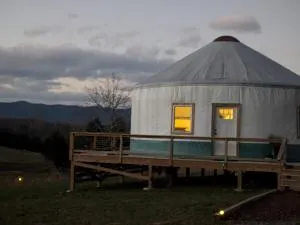 Magical-Upscale-Yurt-Private-View-Hot Tub-Fire Pit - Oak Hill
