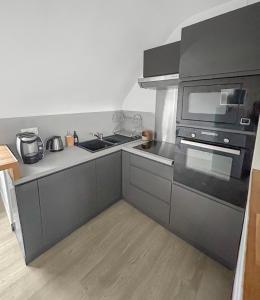 Appartements T2 Cuisine equipee, Parking prive, 4 personnes : photos des chambres