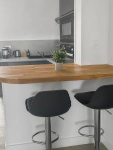 Appartements T2 Cuisine equipee, Parking prive, 4 personnes : photos des chambres