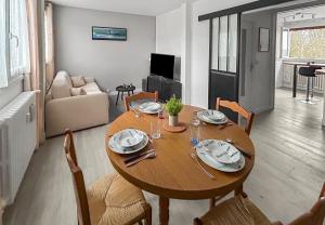 Appartements T2 Cuisine equipee, Parking prive, 4 personnes : photos des chambres