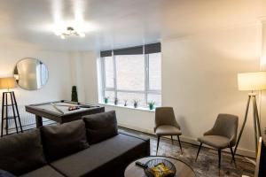 HouseSleep14-FreeP-Garden-Bbq-Patio-PoolTable