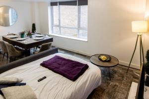 HouseSleep14-FreeP-Garden-Bbq-Patio-PoolTable