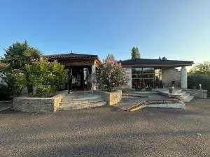 Logis Hotel La Bergerie Hôtel 3 étoiles Restaurant savoureux - 于塞勒