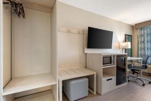 King Room room in Best Western Plus Lafayette Hotel University Area