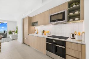 On 44th Floor! Condo w The Best Views & Free Parking