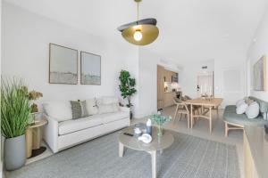 On 44th Floor! Condo w The Best Views & Free Parking