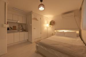 Stay Hongdae - B type