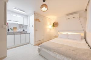 Stay Hongdae - B type