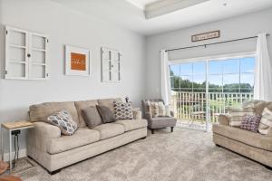 Seven Eagles Retreat, ReResort Golf Course Views, Townhome, Balcony, 1015