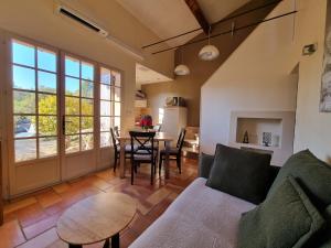 Villages vacances Les Garrigues de la Vallee des Baux : photos des chambres