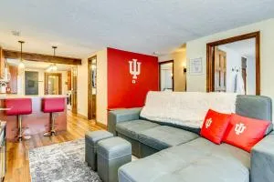 1 Mi to IU Hoosier Home with Fire Pit and Fenced Yard - 布卢明顿