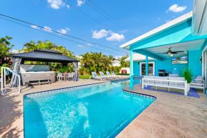 Ocean house with Hot Tub and Heated pool ! Beach 1 minute walk !