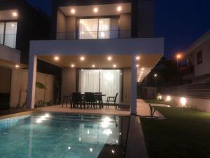 Villa merkez havuzlu odalarbanyolu