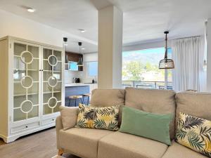 Oasis Studio II Marbella Center with mountain views - EaW Homes