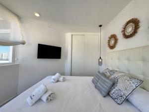 Oasis Studio II Marbella Center with mountain views - EaW Homes