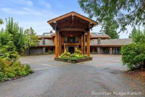 Scimitar Ridge Ranch - Luxury Lodge - Sleeps 35 with Indoor Pool Villa - Sedro-Woolley