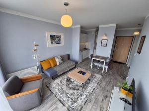 Live like a local 5th FLOOR apartment