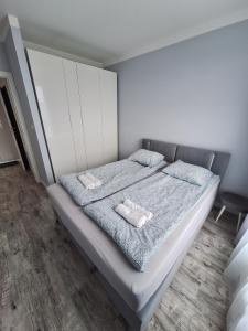 Live like a local 5th FLOOR apartment