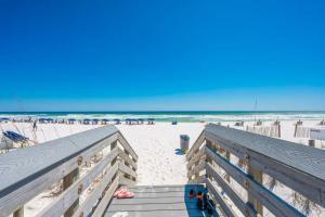 Steps to Pool and Ocean! Fort Walton Beach Retreat