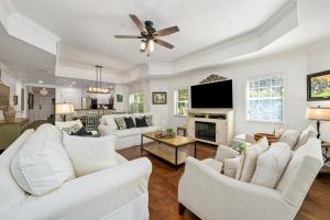 Whisper Way Retreat, 3bed 3bath, Near Attractions, Membership, 1046