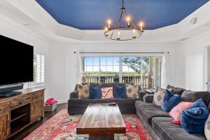 Centre Court Grandeur, Golf Course Views, Near Attractions, 1056