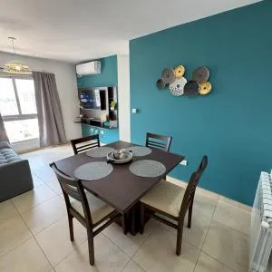 Apart Azucena, 1 dormitorio céntrico con balcón y cochera - San Basilio